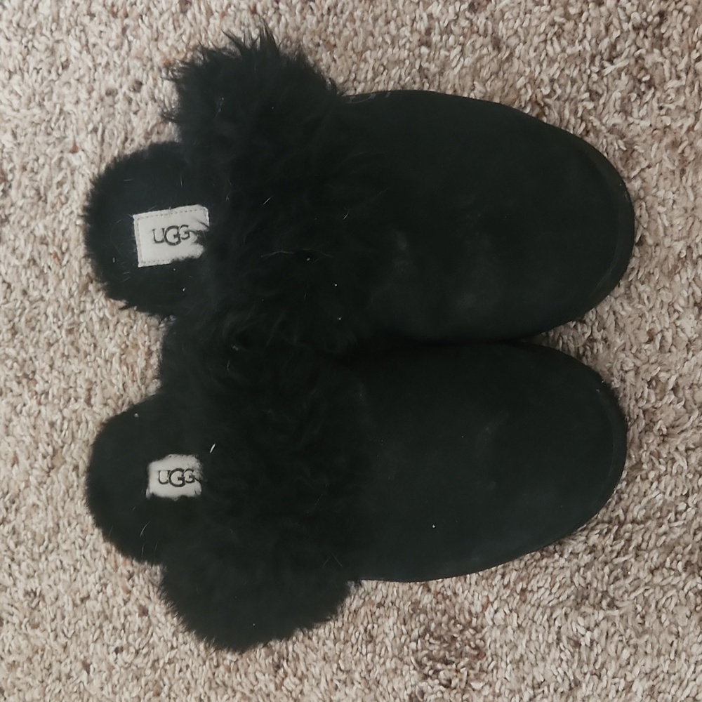 UGG Women's Black Fluffy Slippers Size 9